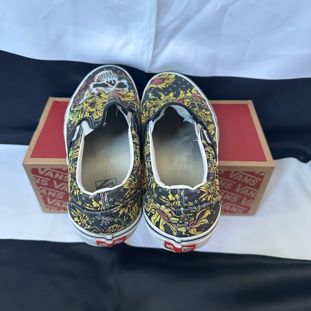 Vans men’s skull and flower  Slip-On Sneakers - Black and Yellow - Picture 4 of 5